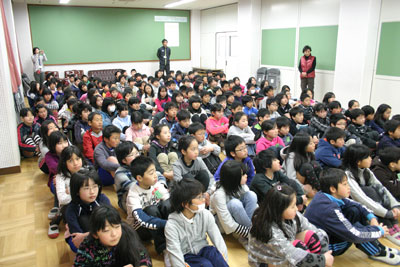 5年生153名を対象に授業を行いました。
